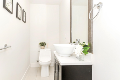 Primary Bathroom Photo of 140 13898 64 Avenue, Surrey, BC