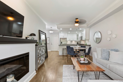 Dining Area Photo of 106 15310 17a Avenue, Surrey, BC