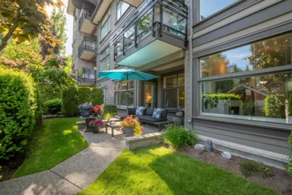 Entry Foyer Photo of 106 15310 17a Avenue, Surrey, BC