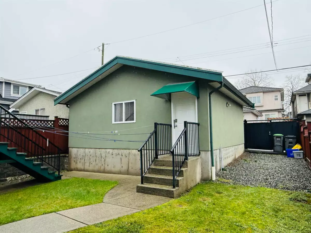Entry Foyer Photo of 3076 E 27th Avenue, Vancouver, BC