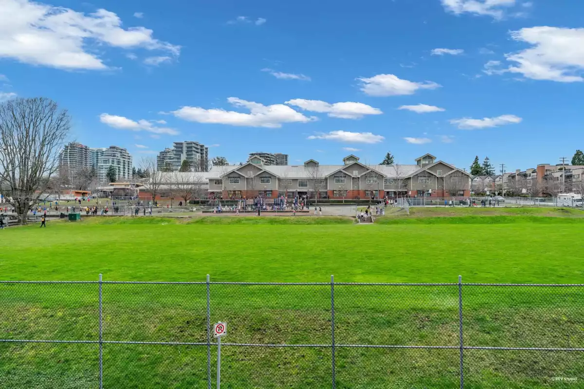 Basement Recreation Room Photo of 204 15233 Pacific Avenue, White Rock, BC