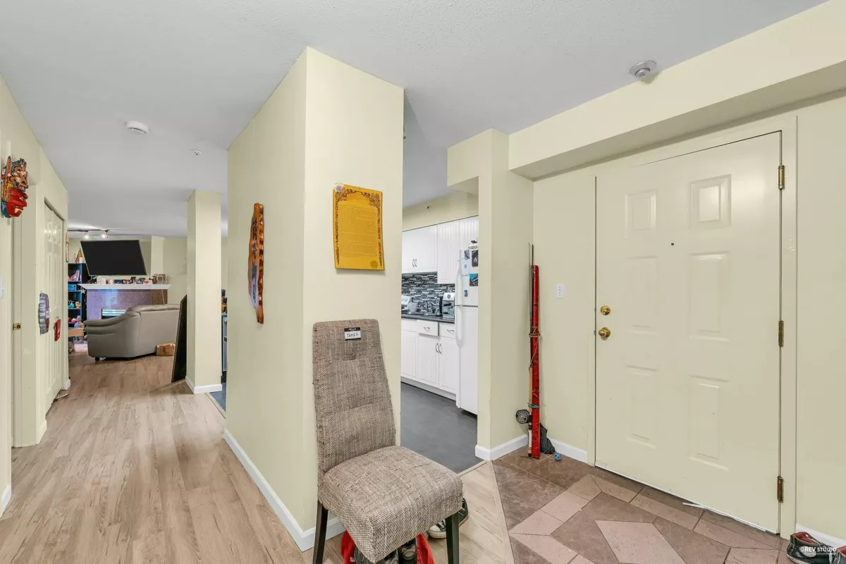 Dining Area Photo of 204 15233 Pacific Avenue, White Rock, BC