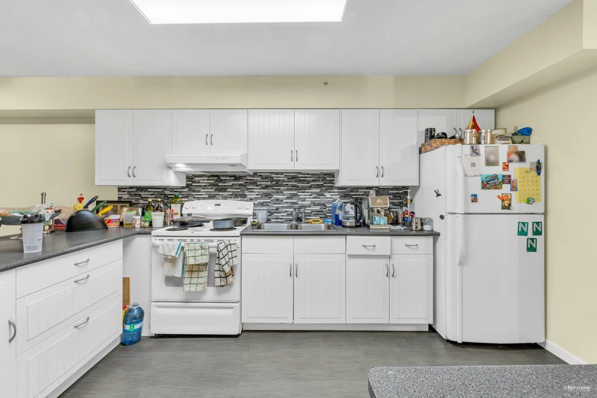 Family Room Photo of 204 15233 Pacific Avenue, White Rock, BC