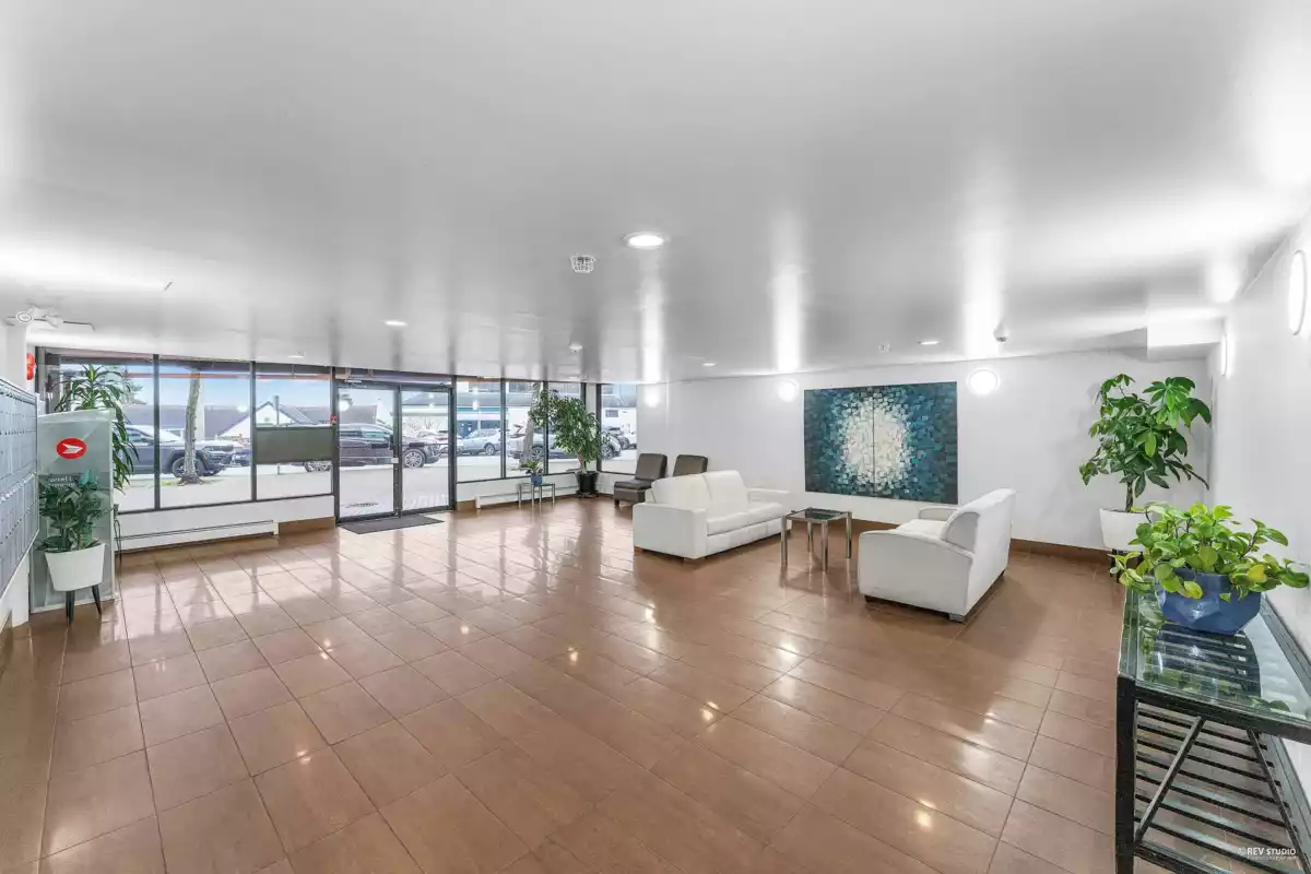 Mudroom Photo of 204 15233 Pacific Avenue, White Rock, BC