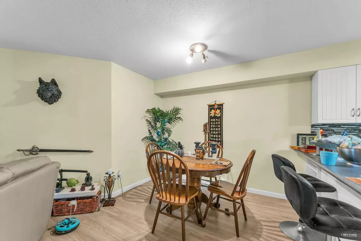 Primary Bathroom Photo of 204 15233 Pacific Avenue, White Rock, BC