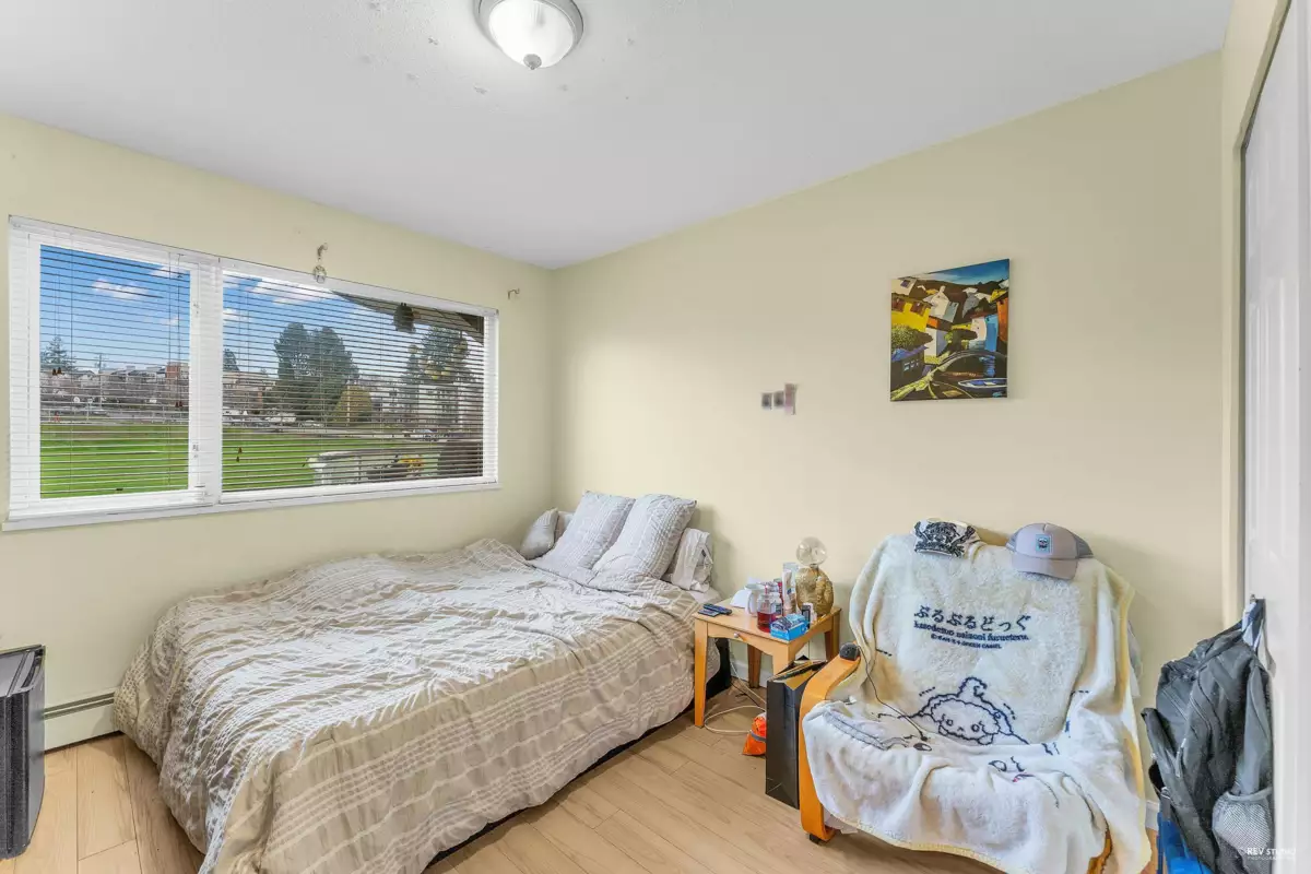 Walk-In Closet Photo of 204 15233 Pacific Avenue, White Rock, BC