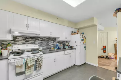 204 15233 Pacific Avenue, White Rock, BC
