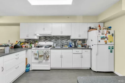 204 15233 Pacific Avenue, White Rock, BC