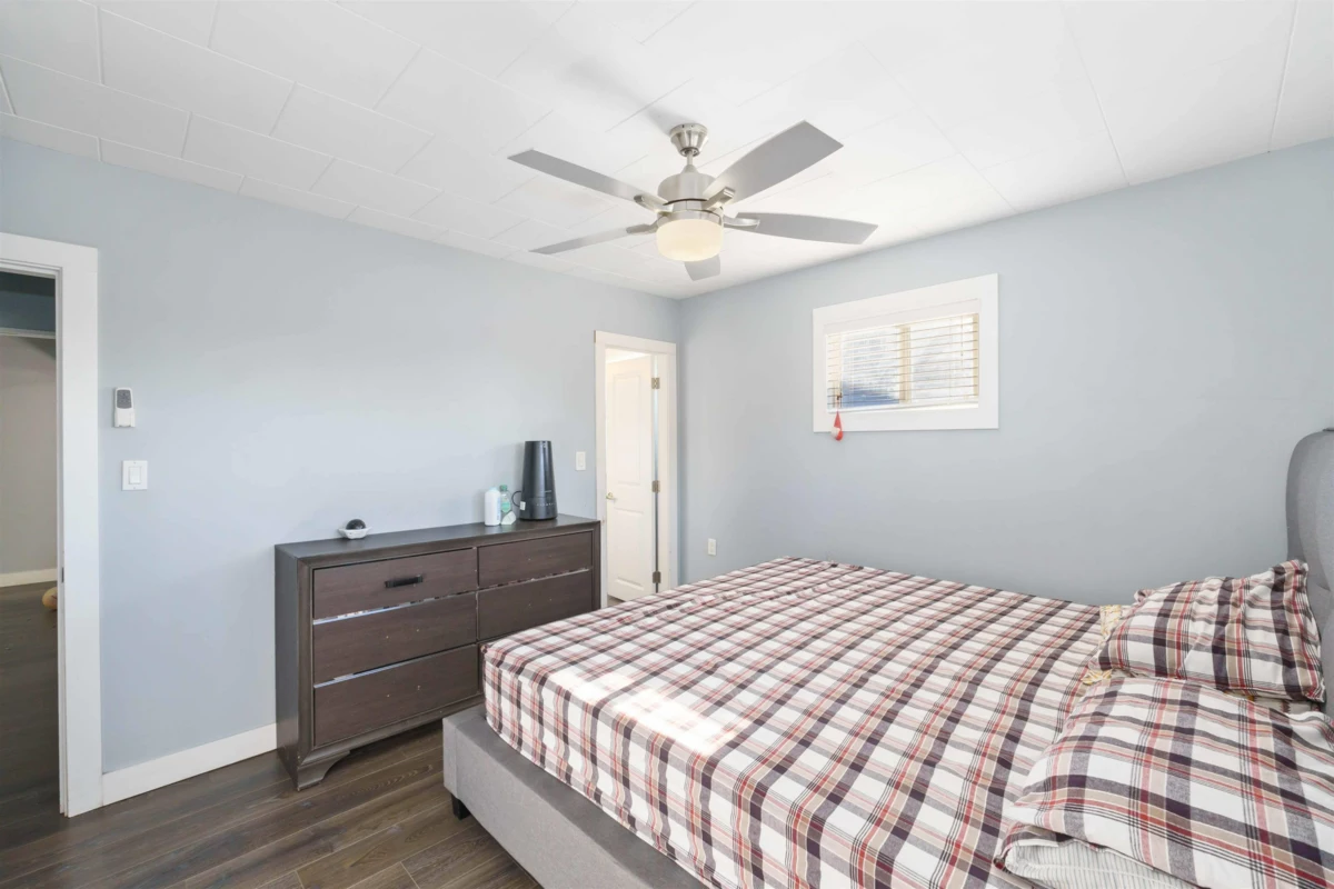 Kitchen Island Photo of 1860 Queen Street, Abbotsford, BC