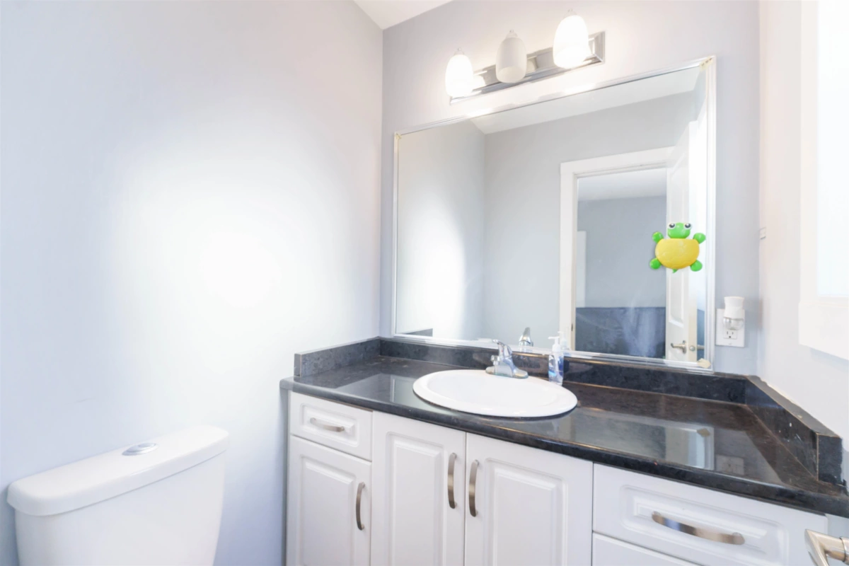 Kitchen Photo of 1860 Queen Street, Abbotsford, BC