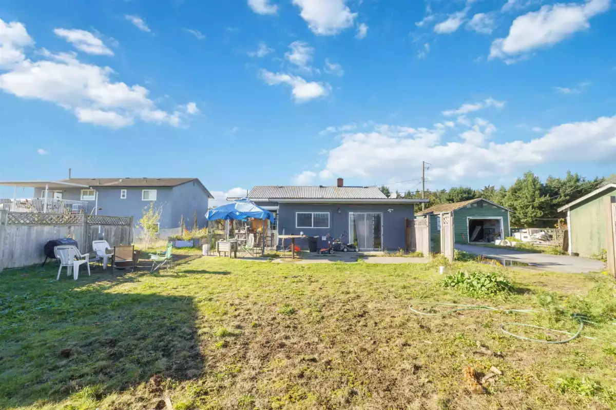 Living Room Photo of 1860 Queen Street, Abbotsford, BC