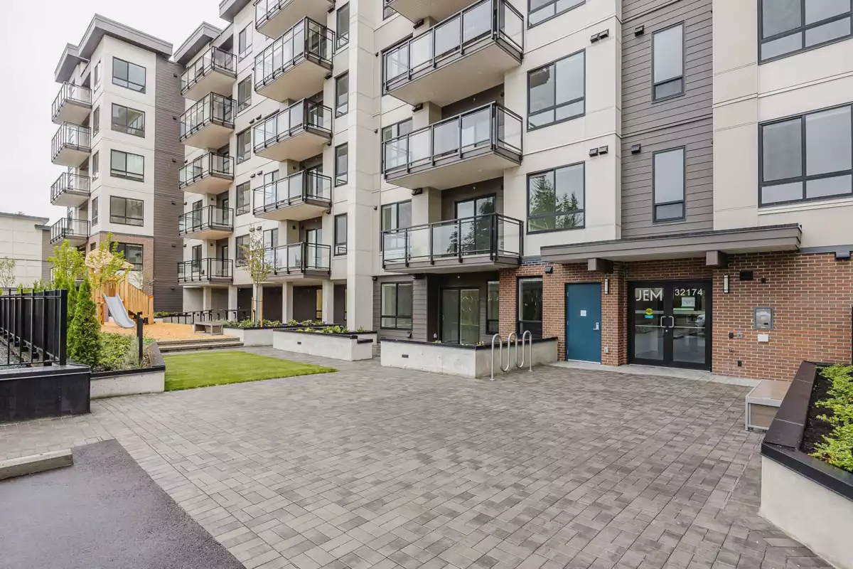 Family Room Photo of 513 32174 George Ferguson Way, Abbotsford, BC