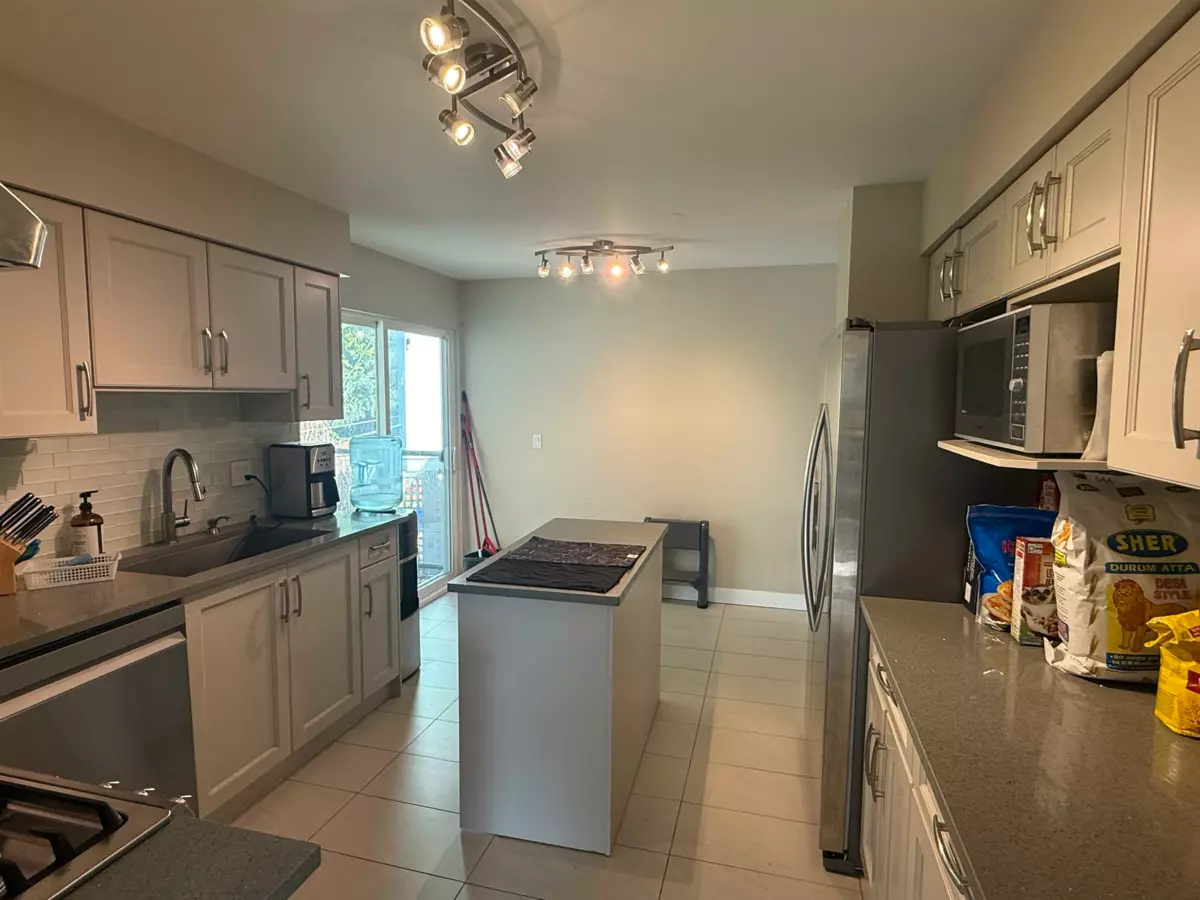 Kitchen Island Photo of 9043 155 Street, Surrey, BC