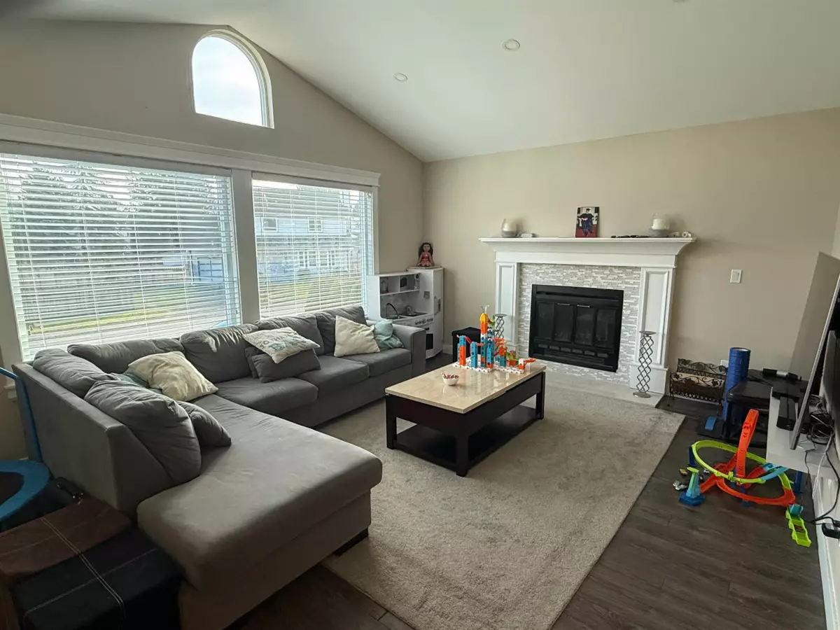 Living Room Photo of 9043 155 Street, Surrey, BC