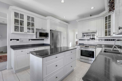 Kitchen Island Photo of 13761 59a Avenue, Surrey, BC