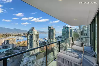 Walk-In Closet Photo of 1602 620 Cardero Street, Vancouver, BC