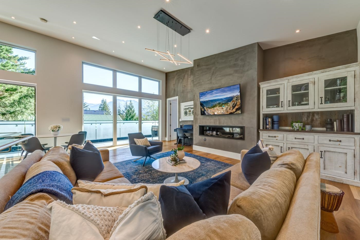 Dining Area Photo of 8224 Alpine Way, Whistler, BC