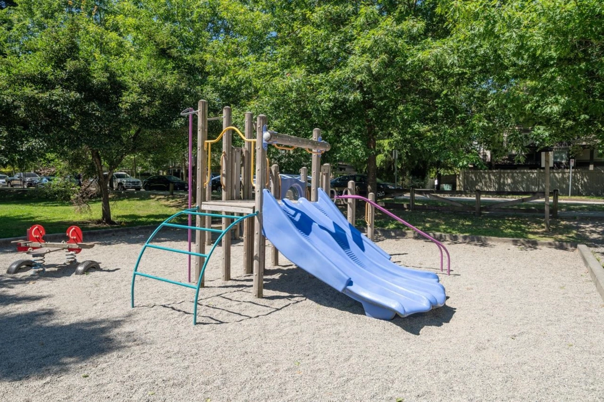 Mudroom Photo of 3 9751 Ferndale Road, Richmond, BC