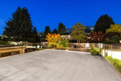 Front Yard Photo of 2449 Kings Avenue, West Vancouver, BC