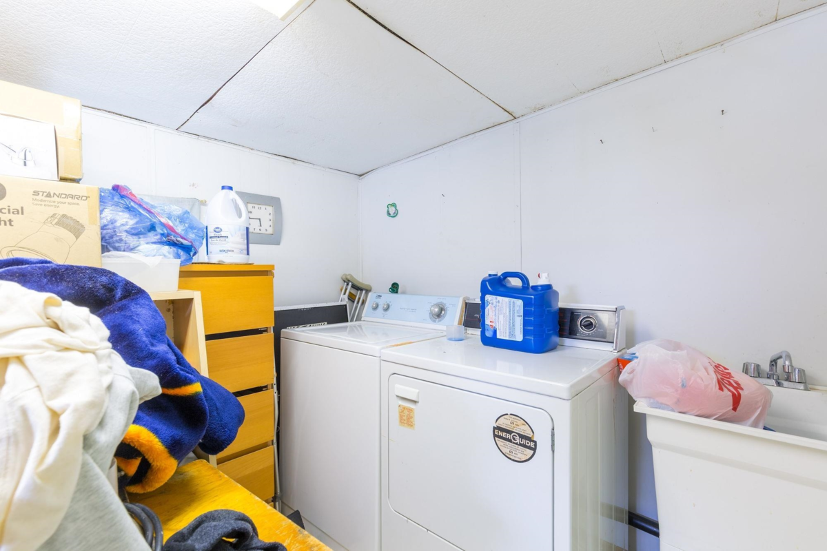 Guest Bathroom Photo of 31 8266 King George Boulevard, Surrey, BC