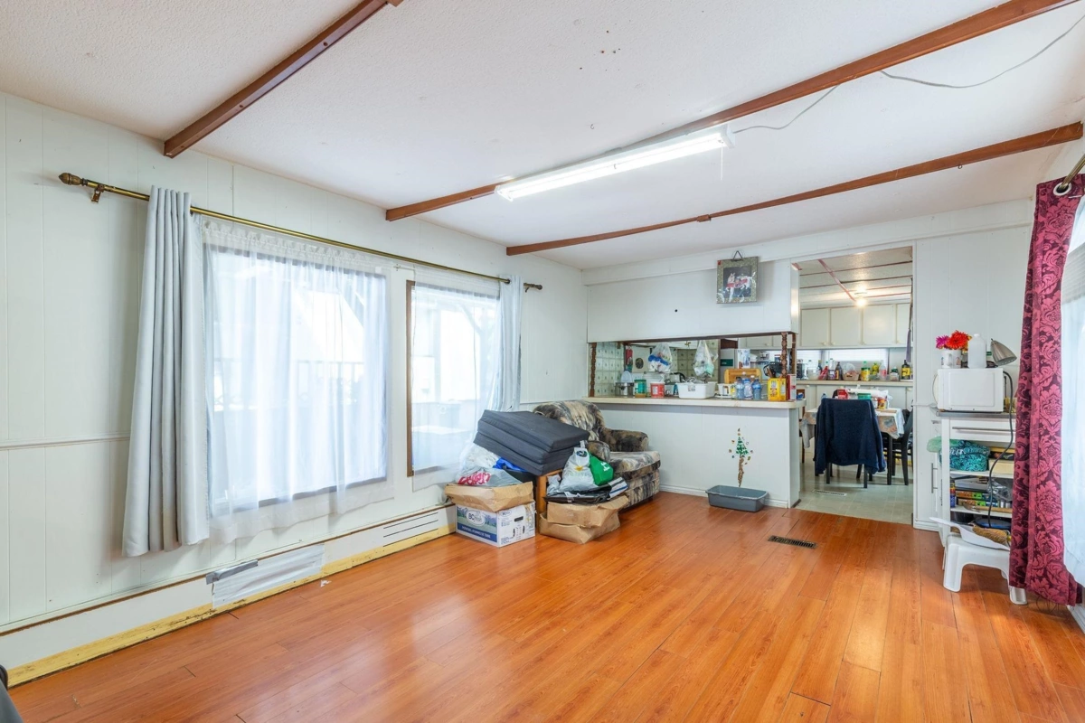 Walk-In Closet Photo of 31 8266 King George Boulevard, Surrey, BC