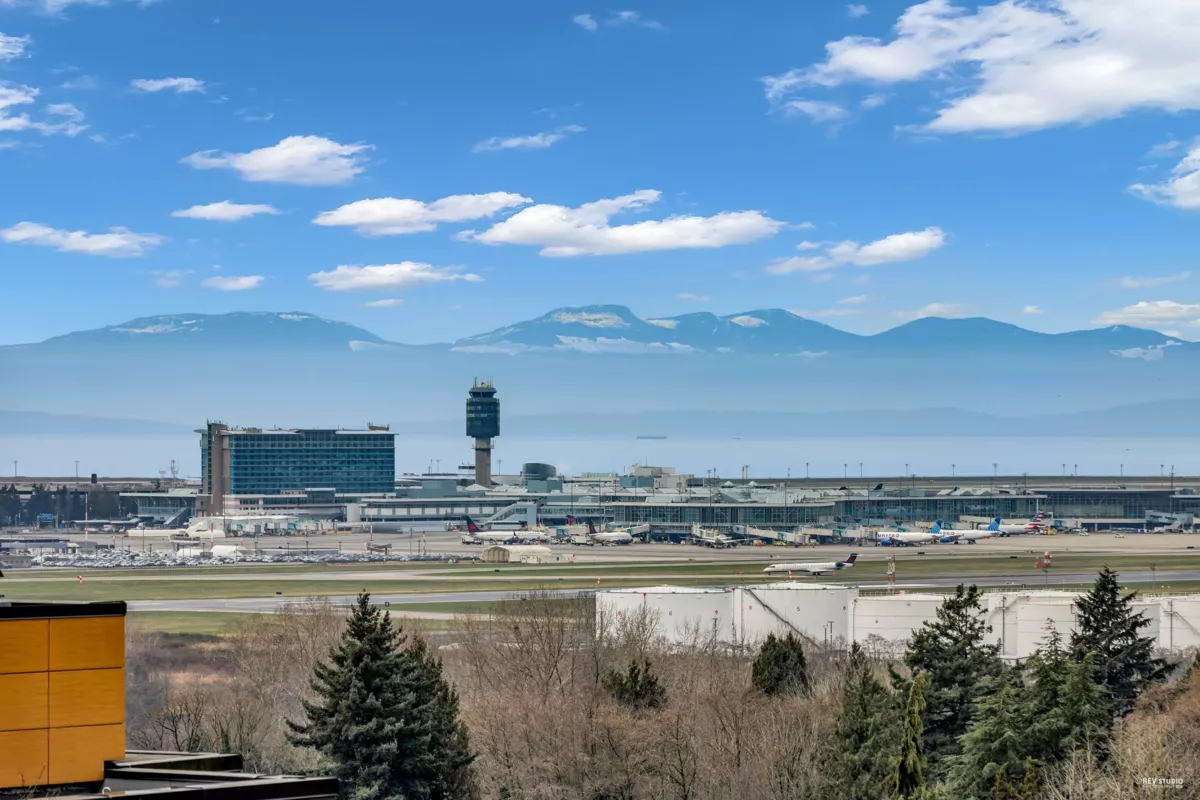 Loft / Bonus Room Photo of 805 8415 Granville Street, Vancouver, BC