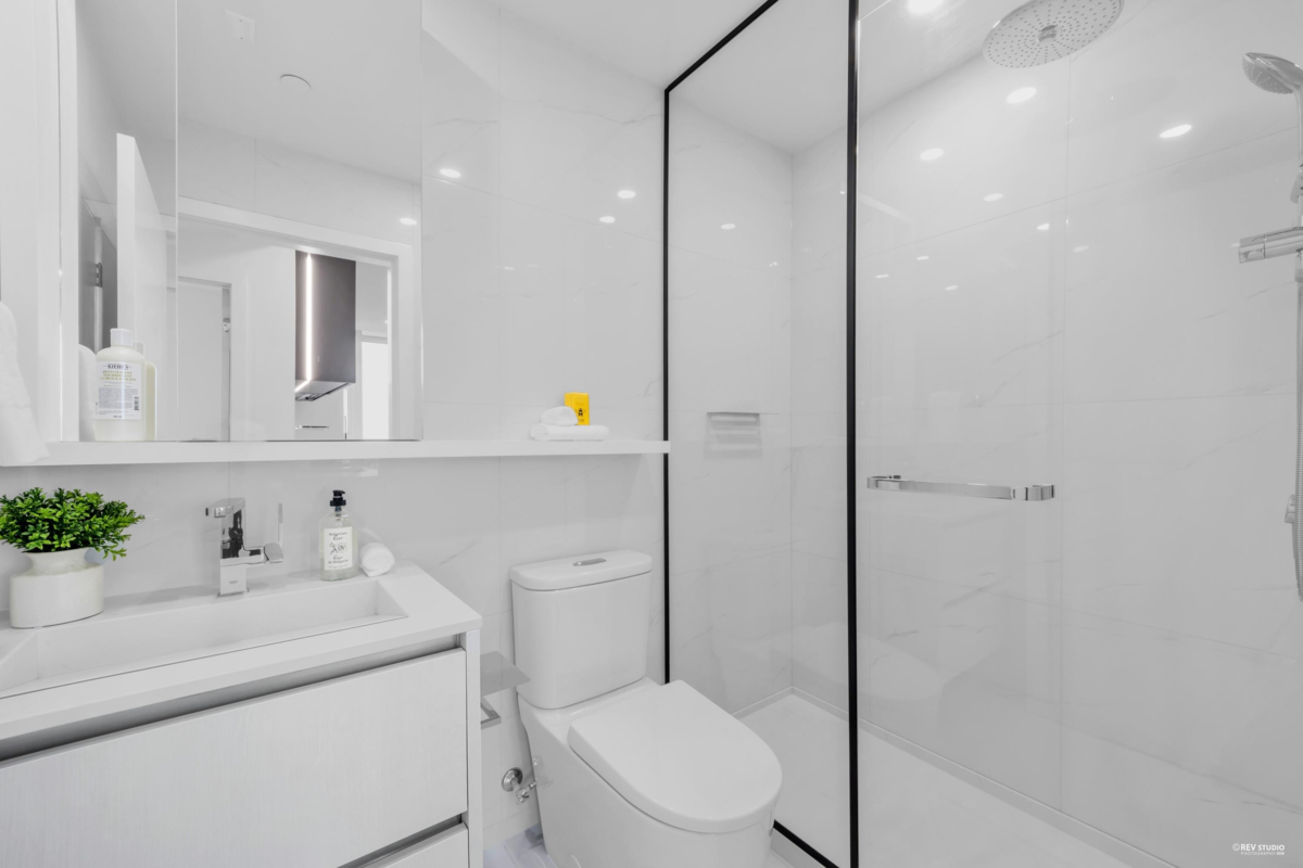 Walk-In Closet Photo of 805 8415 Granville Street, Vancouver, BC