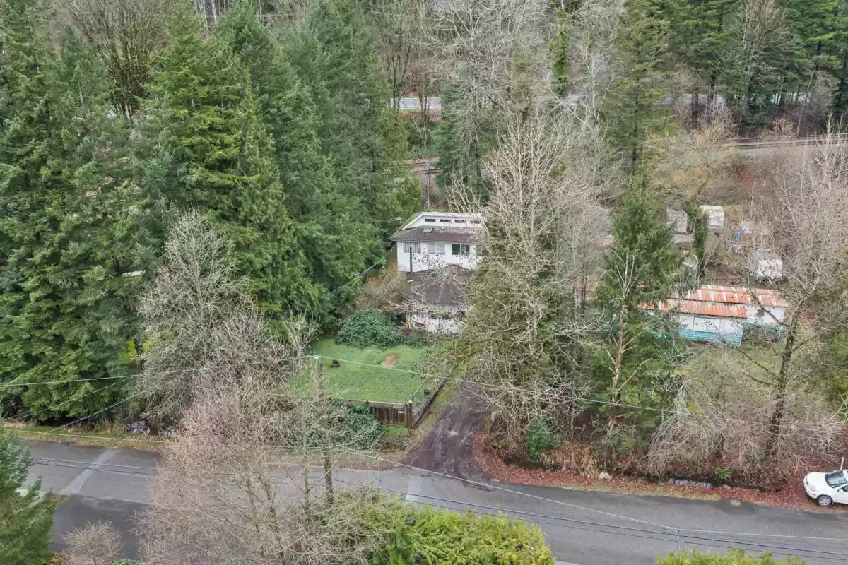 Kitchen Island Photo of 43739 Loch Road, Mission, BC