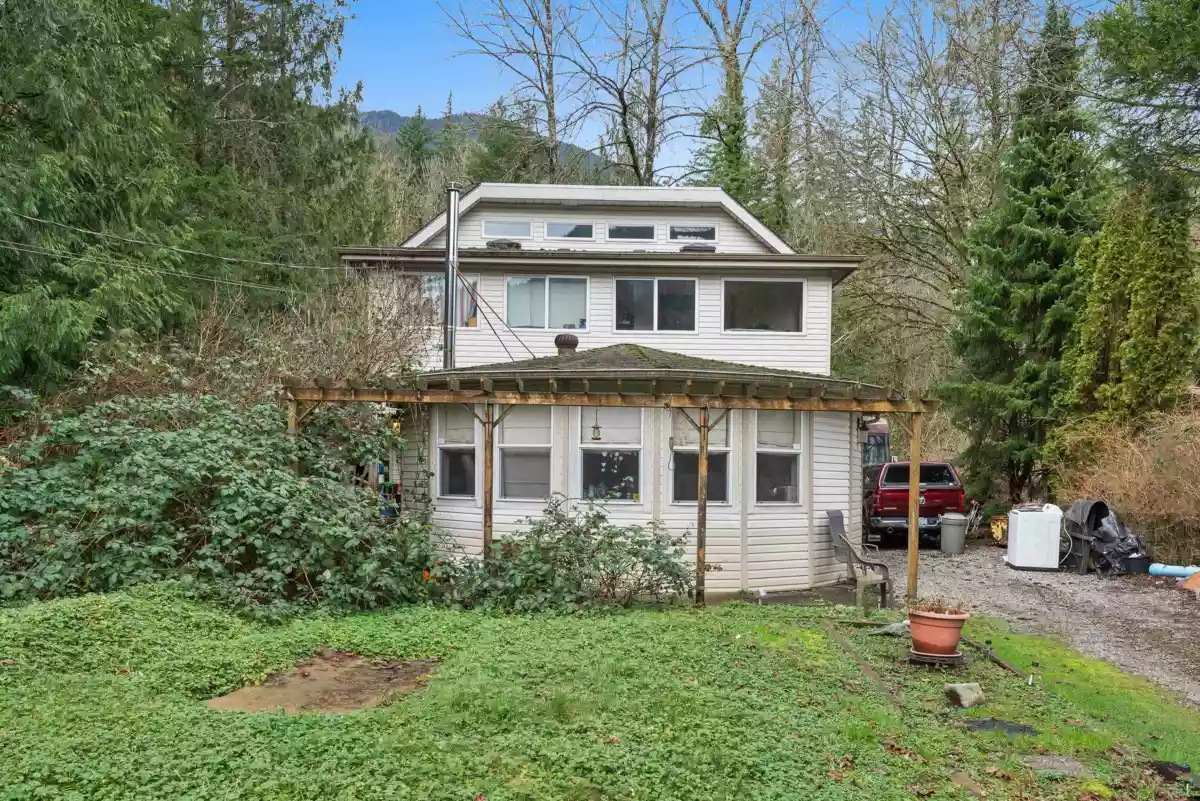 Living Room Photo of 43739 Loch Road, Mission, BC