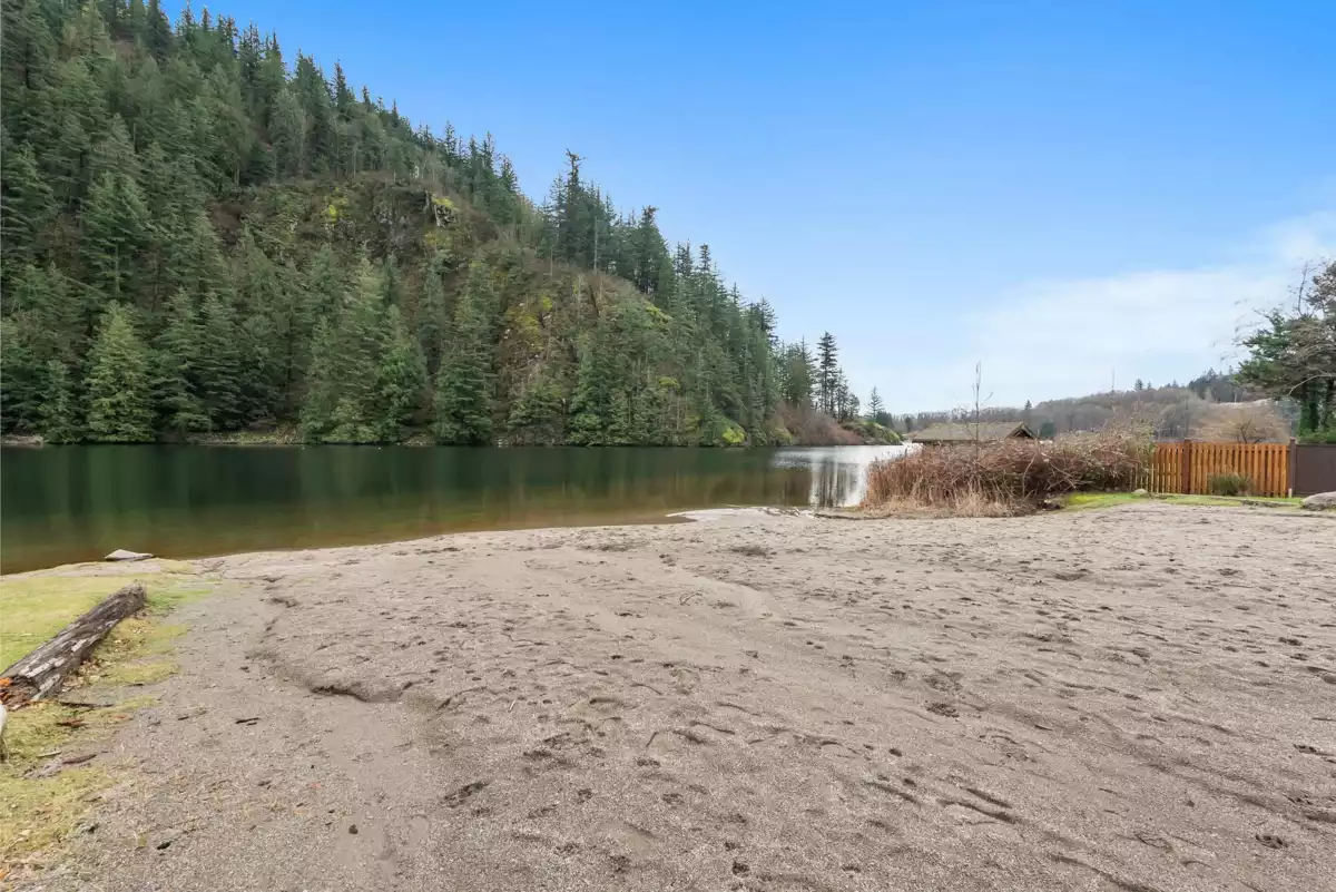 Primary Bathroom Photo of 43739 Loch Road, Mission, BC