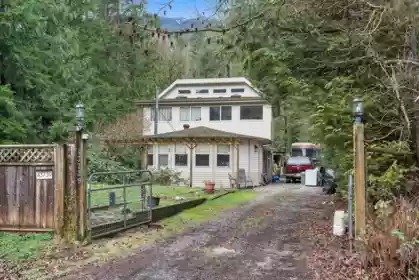 Front exterior of 43739 Loch Road, Mission, BC