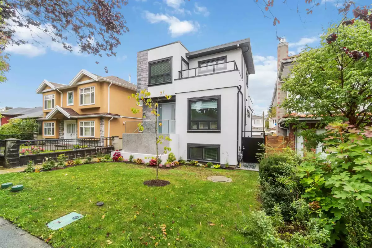 Community Amenities Photo (Clubhouse) of 2575 & 2577 Parker Street, Vancouver, BC