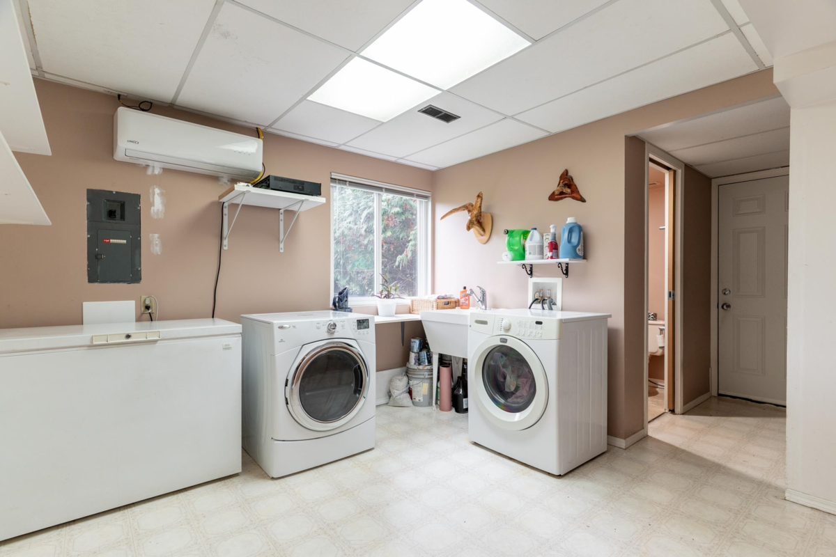 Front Yard Photo of 8140 Fairdell Crescent, Richmond, BC