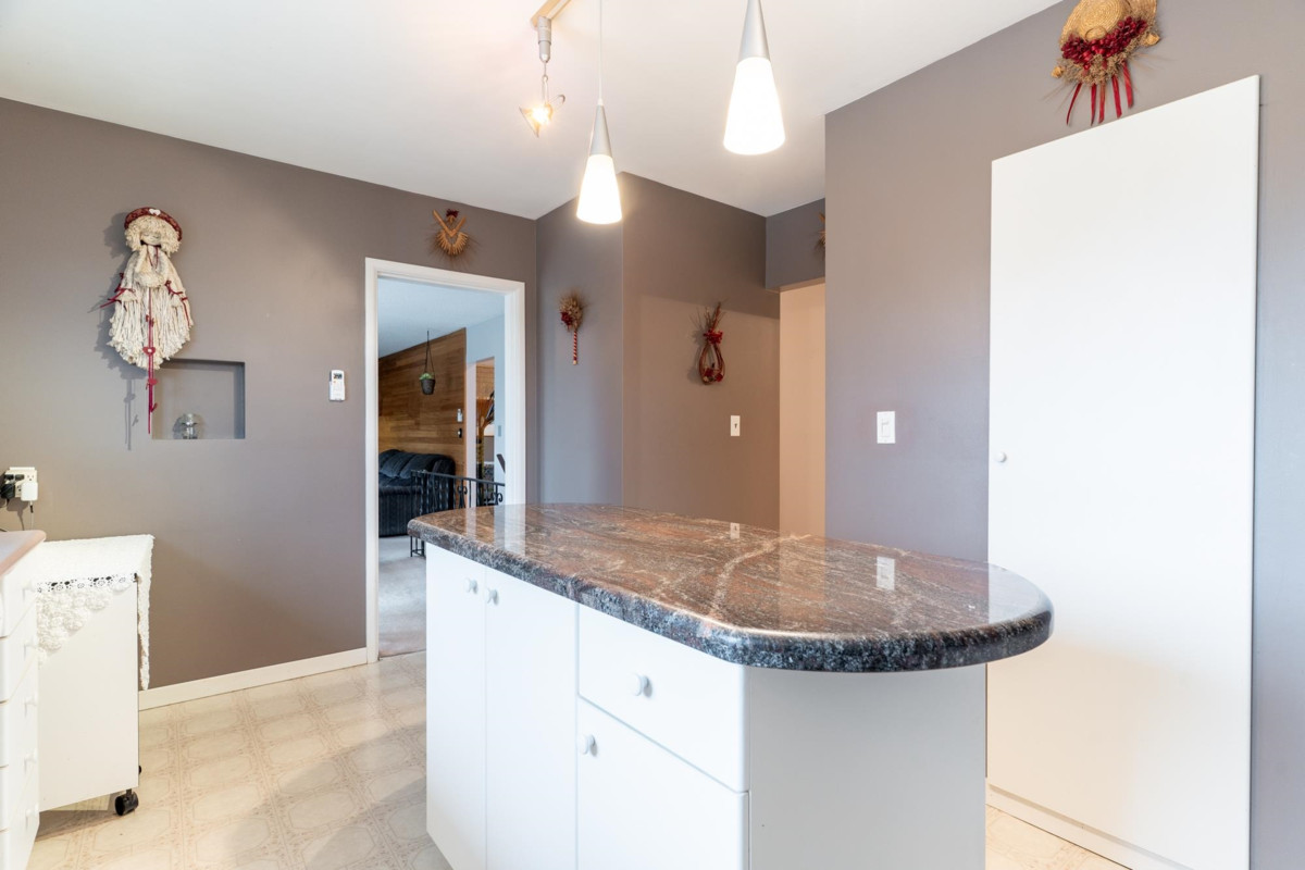 Guest Bathroom Photo of 8140 Fairdell Crescent, Richmond, BC