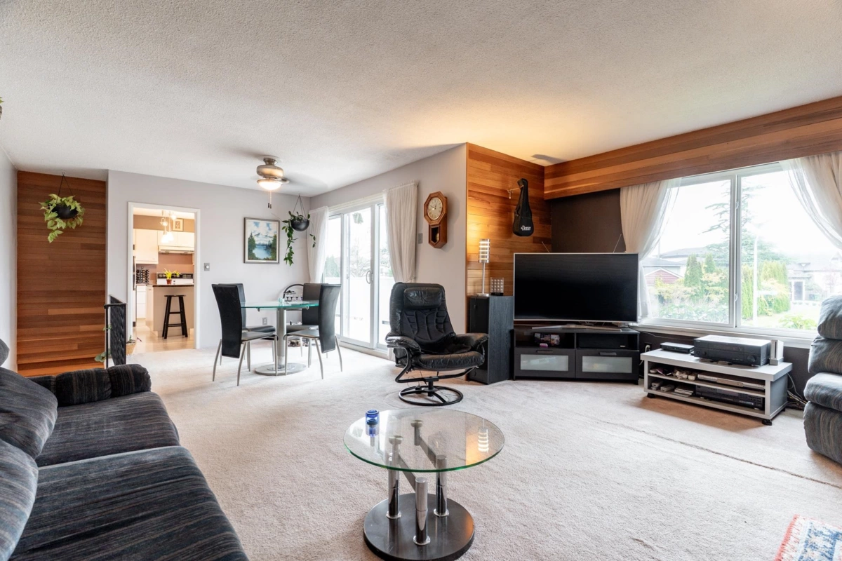 Kitchen Island Photo of 8140 Fairdell Crescent, Richmond, BC
