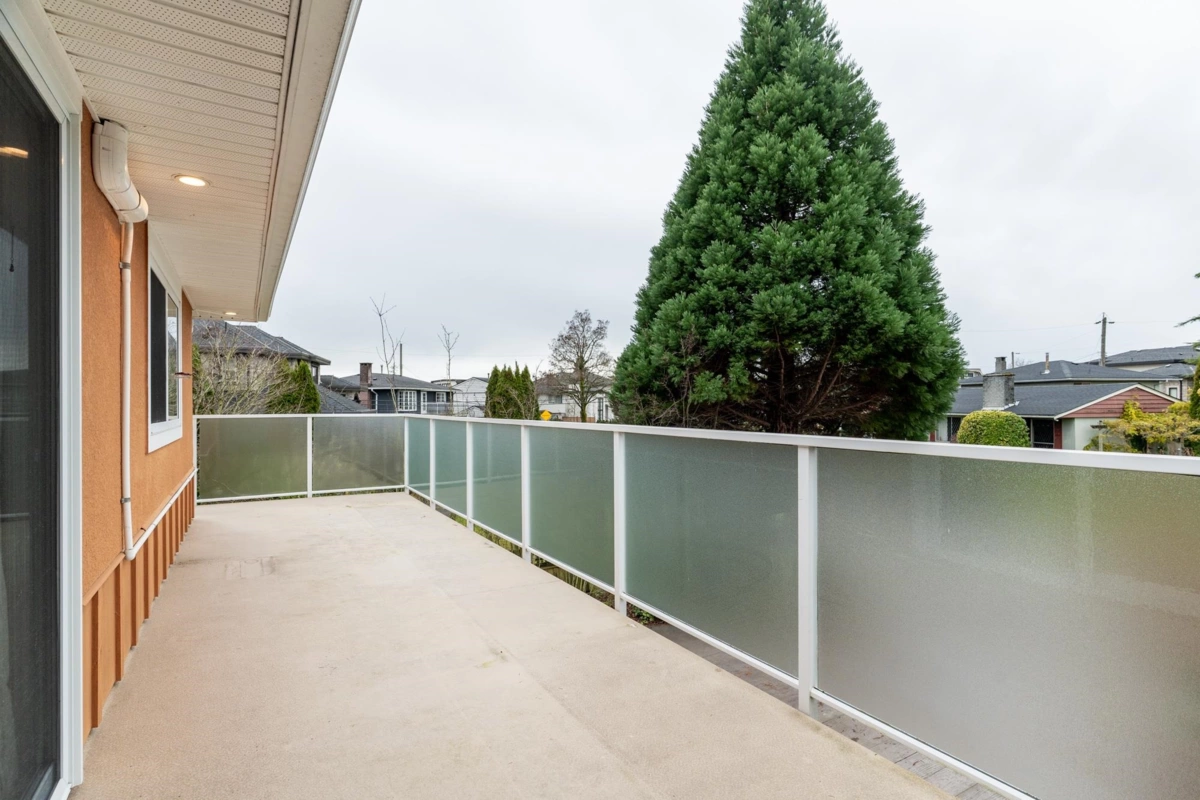 Swimming Pool Photo of 8140 Fairdell Crescent, Richmond, BC