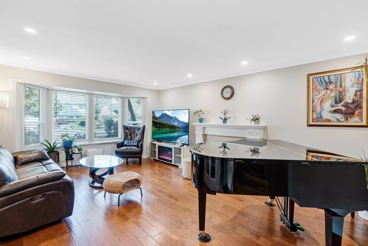 Dining Area Photo of 4652 55a Street, Delta, BC