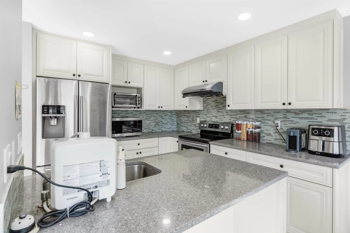 Walk-In Closet Photo of 4652 55a Street, Delta, BC