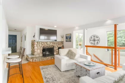 Family Room Photo of 20 Oceanview Road, Lions Bay, BC