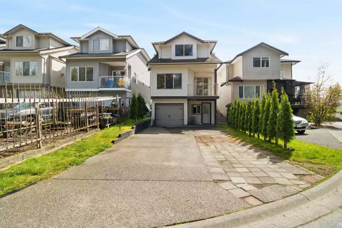 Outdoor Kitchen Photo of 22783 116 Avenue, Maple Ridge, BC