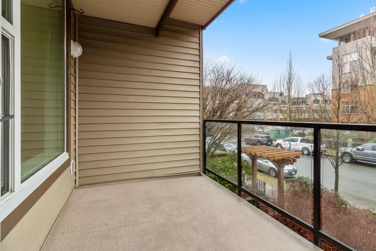 Entry Foyer Photo of 207 33539 Holland Avenue, Abbotsford, BC