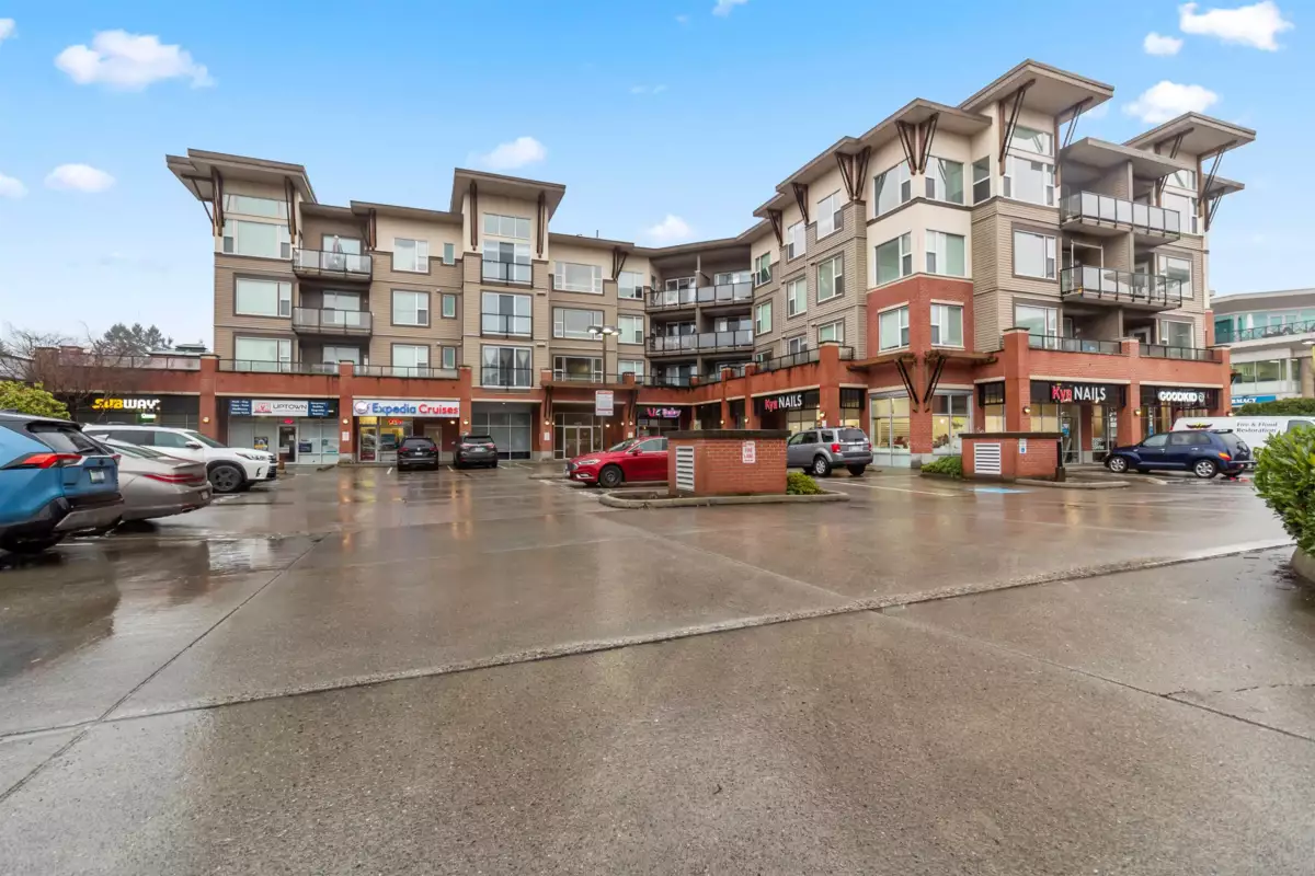 Living Room Photo of 207 33539 Holland Avenue, Abbotsford, BC
