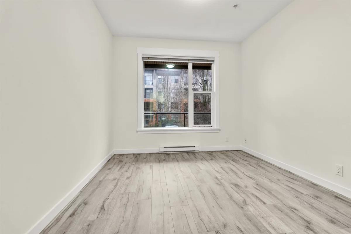 Primary Bathroom Photo of 207 33539 Holland Avenue, Abbotsford, BC