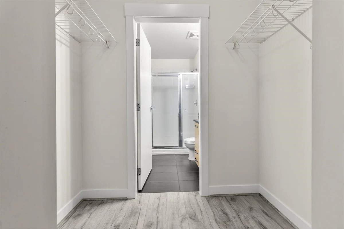 Walk-In Closet Photo of 207 33539 Holland Avenue, Abbotsford, BC