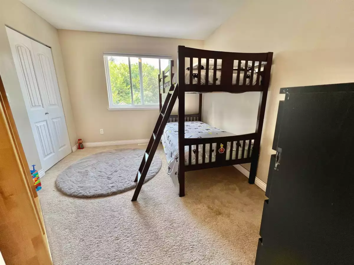 Guest Bathroom Photo of 24282 101a Avenue, Maple Ridge, BC