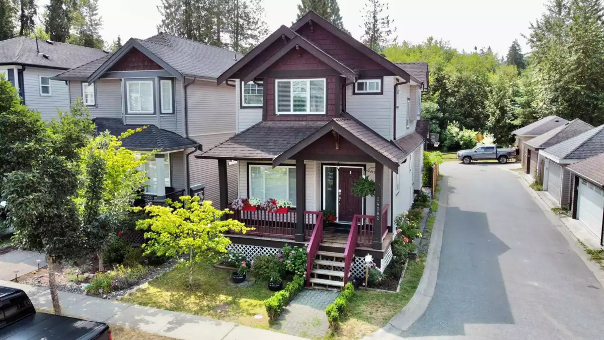 Hot Tub / Spa Photo of 24282 101a Avenue, Maple Ridge, BC