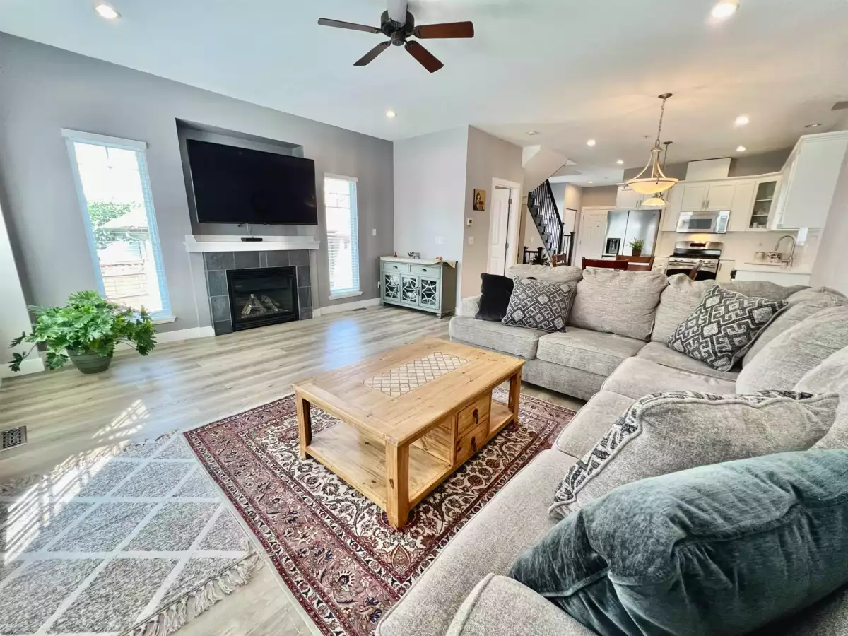 Kitchen Island Photo of 24282 101a Avenue, Maple Ridge, BC