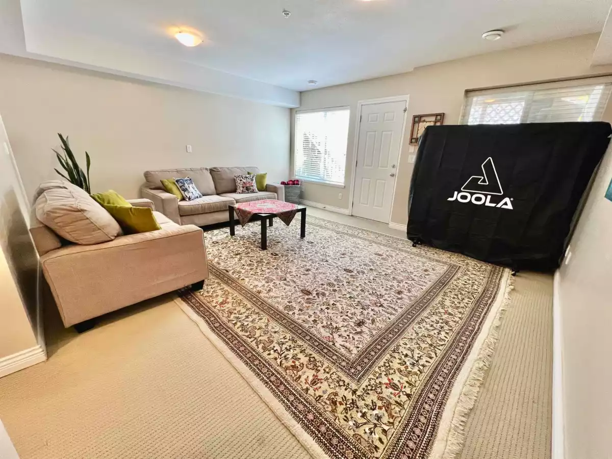 Laundry Room Photo of 24282 101a Avenue, Maple Ridge, BC