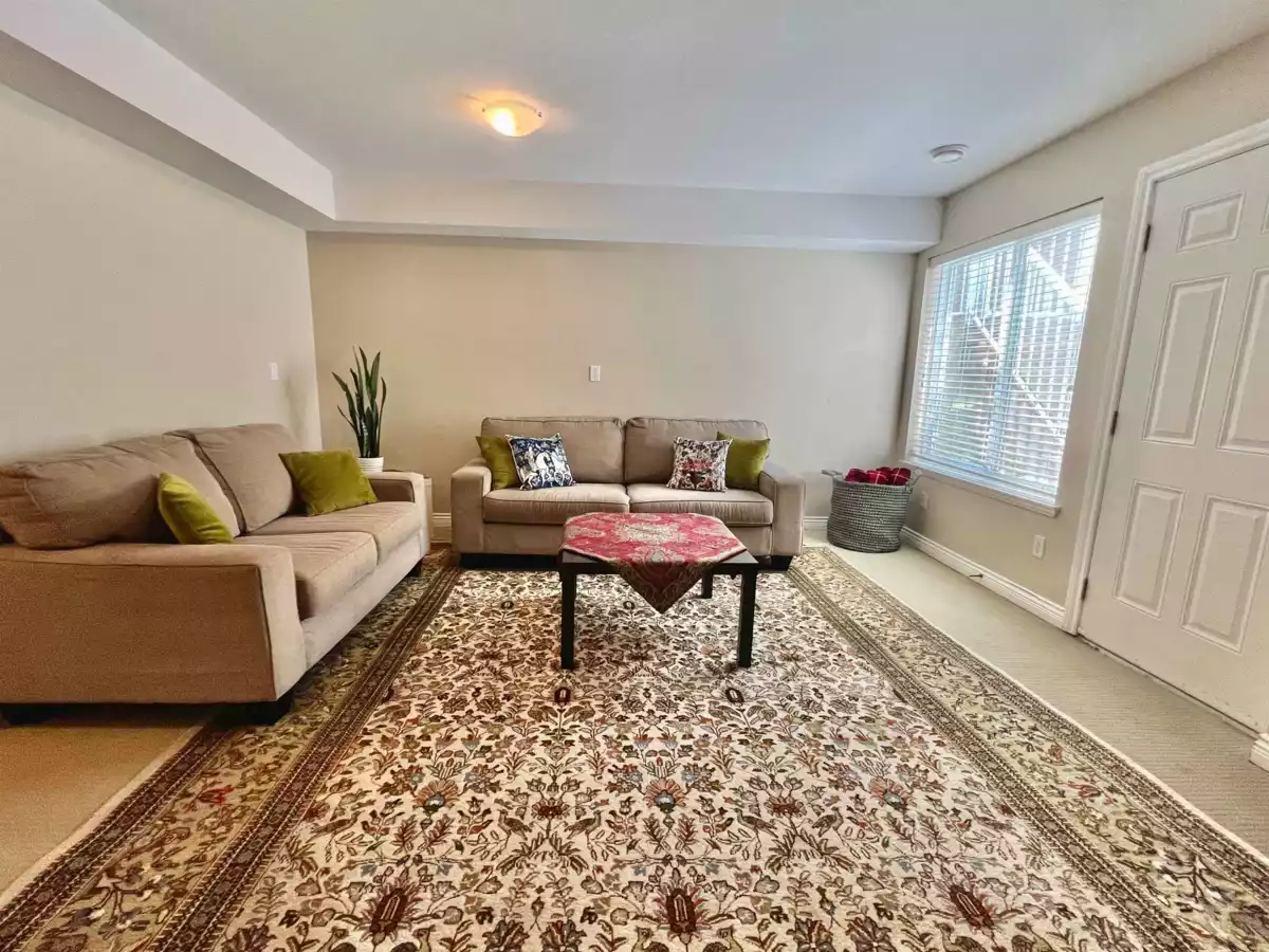 Mudroom Photo of 24282 101a Avenue, Maple Ridge, BC
