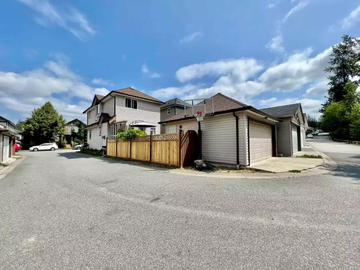 Outdoor Deck Photo of 24282 101a Avenue, Maple Ridge, BC